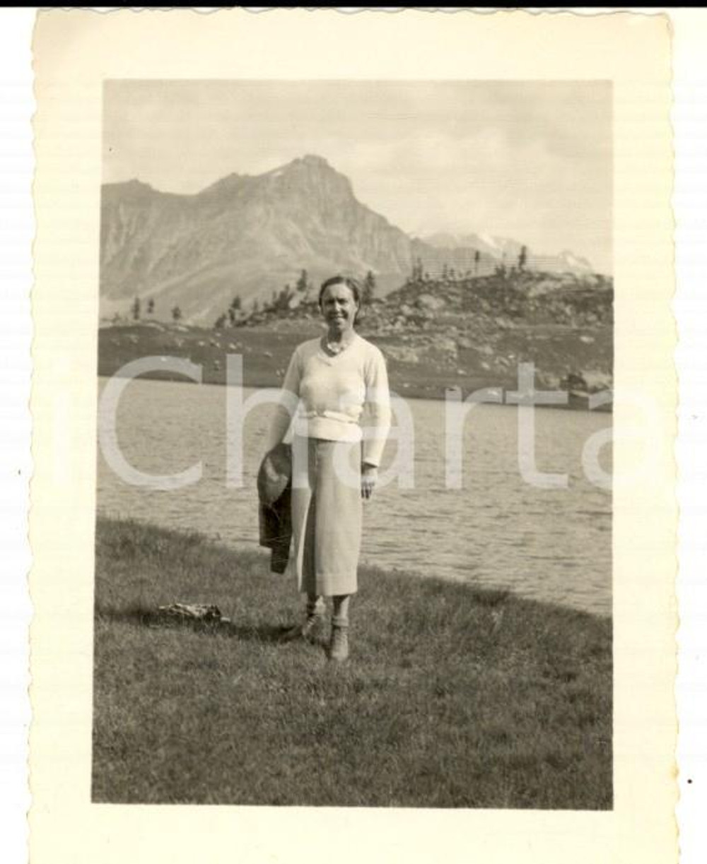 Fotografia d epoca originale Agosto 1933 LAGO DI DRES  Ritratto di donna  Foto VINTAGE 6x8 cm 1