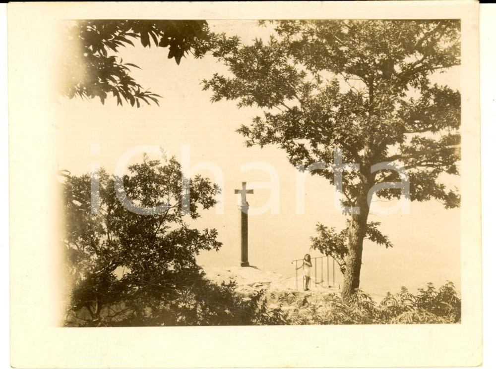 Fotografia d epoca originale 1921 SALERNO Ritratto di bambina presso un belvedere   Foto VINTAGE 12x9 cm 1