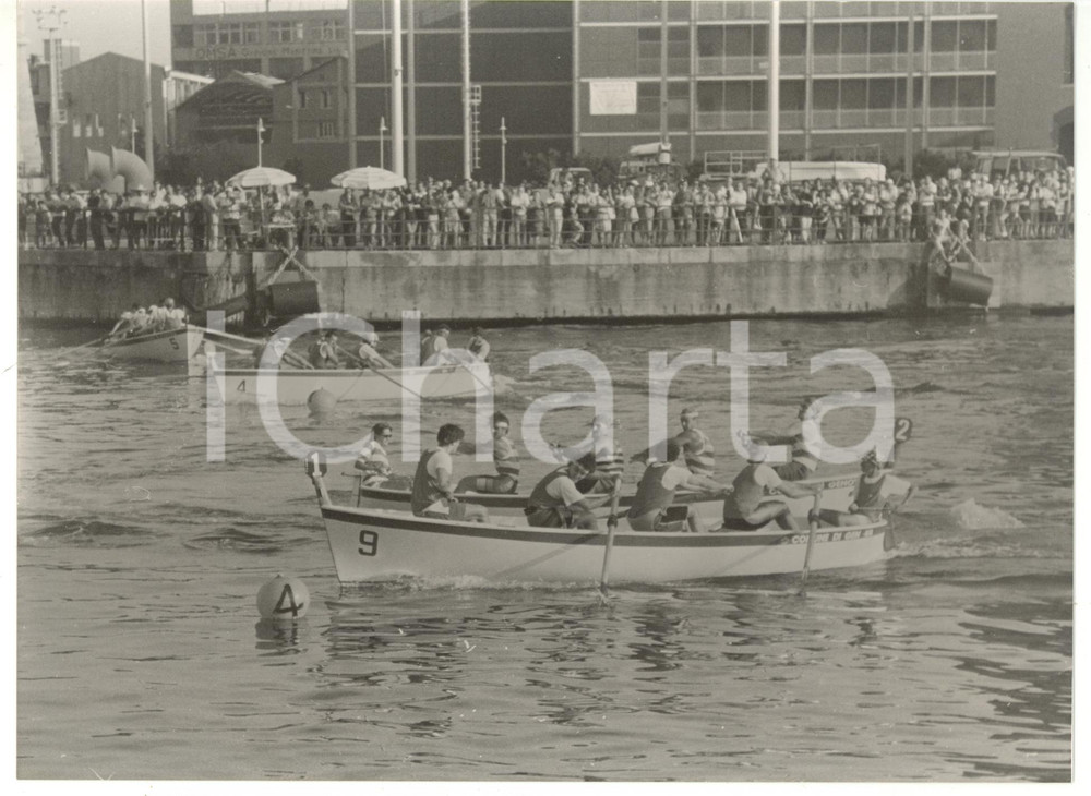 Fotografia d epoca originale 1996 GENOVA Gara di canottaggio  Squadra genovese Foto VINTAGE 24x18 cm 1