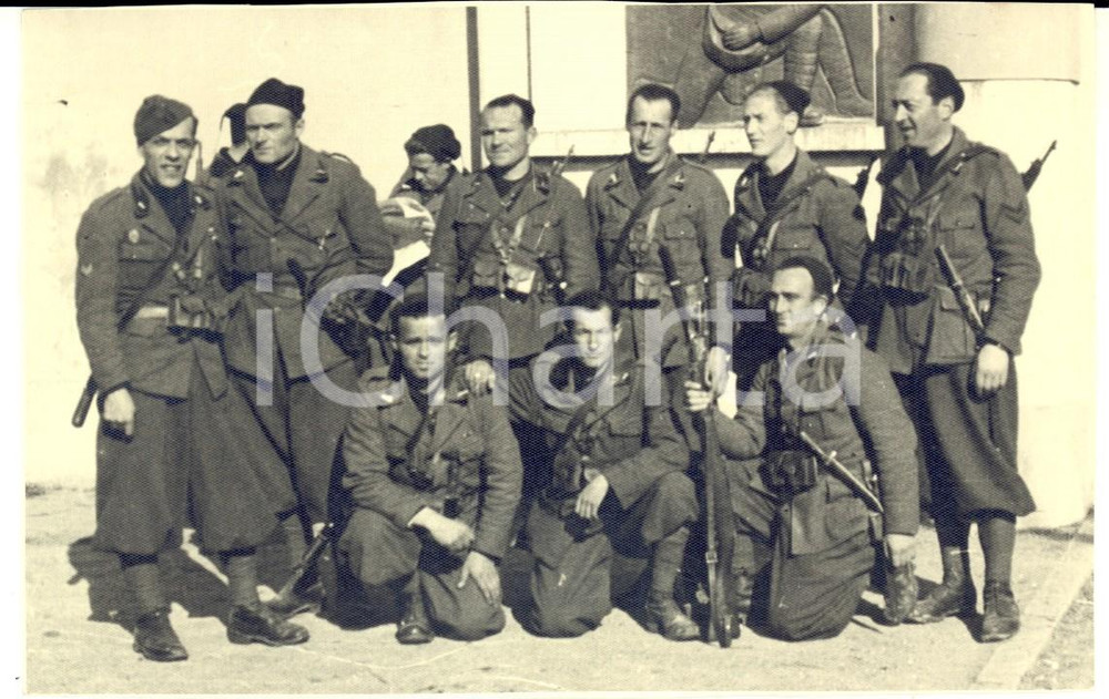 Fotografia d epoca originale 1942 WW2 LA SPEZIA Ritratto di un gruppo di ufficiali  Foto cartolina 1