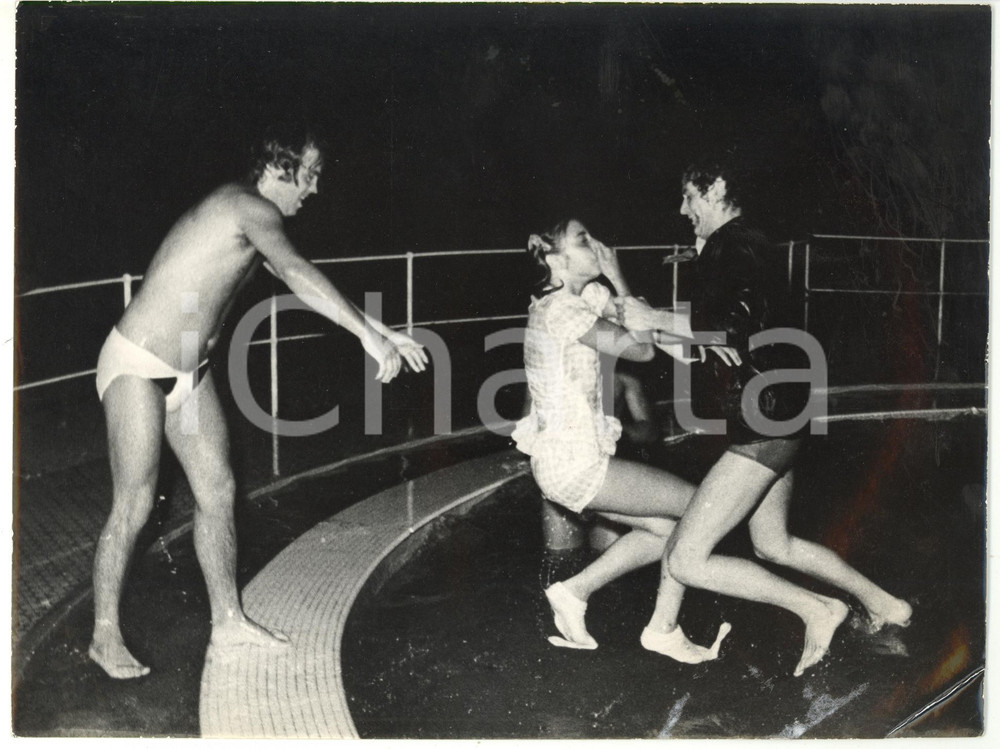 Fotografia d epoca originale 1990 ca GENOVA Tuffi in piscina  Fotografia VINTAGE 24x18 cm 1