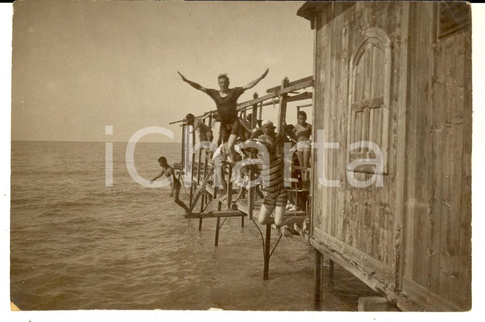 Fotografia d epoca originale Agosto 1919 ANCONA Bagni SALUTE  Un tuffo in mare  Foto RARA CURIOSA 15x10 cm 1