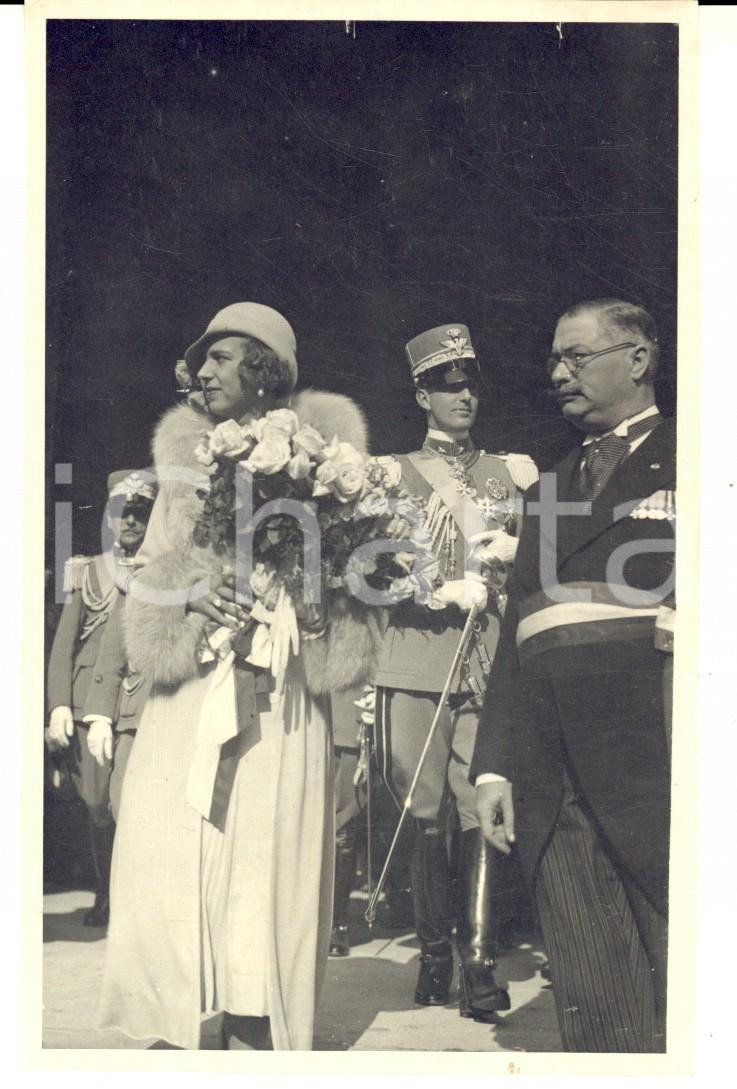 Fotografia d epoca originale 1930 ca  CASA SAVOIA Principe Umberto e Maria José durante una cerimonia Foto 1