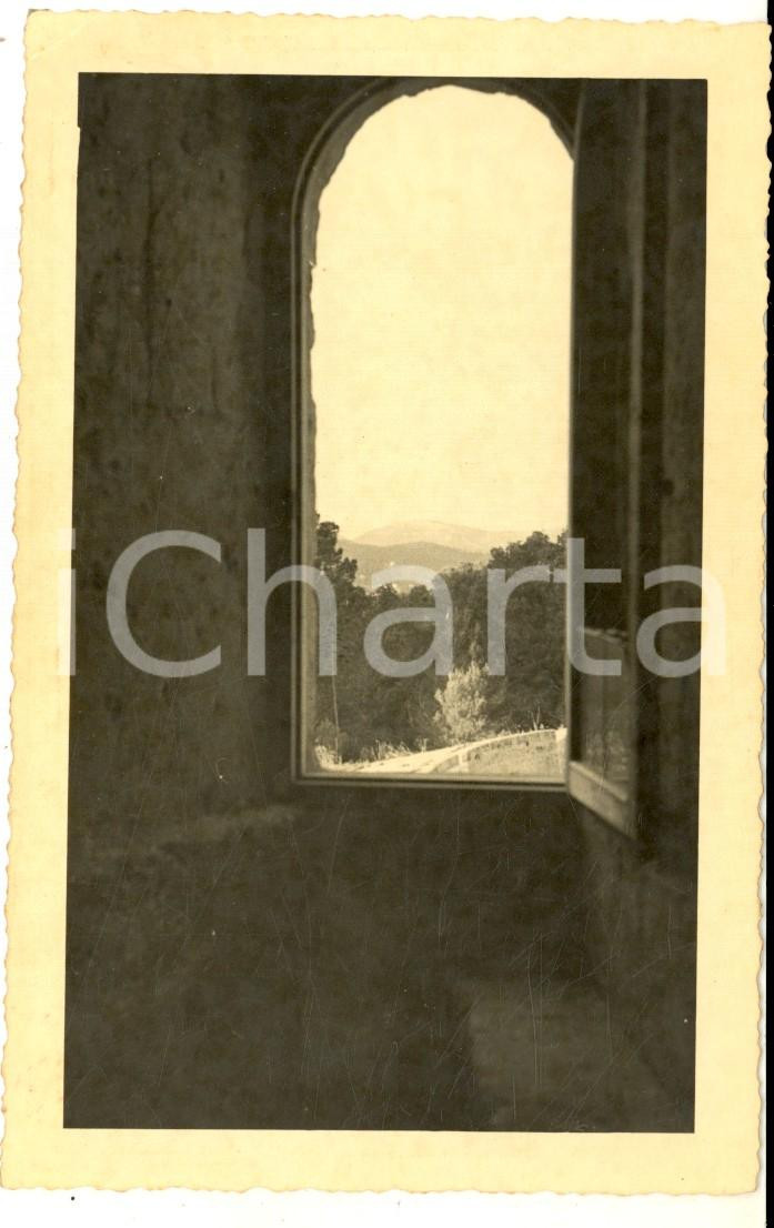 Fotografia d epoca originale 1950 PALMA DI MAIORCA Castello di Bellver  Veduta da una finestra Foto VINTAGE 1