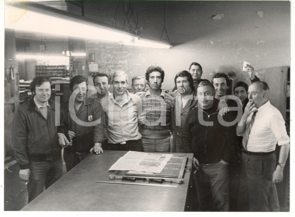 Fotografia d epoca originale 1990 ca GENOVA Festa al circolo operaio  Fotografia VINTAGE 24x18 cm 1