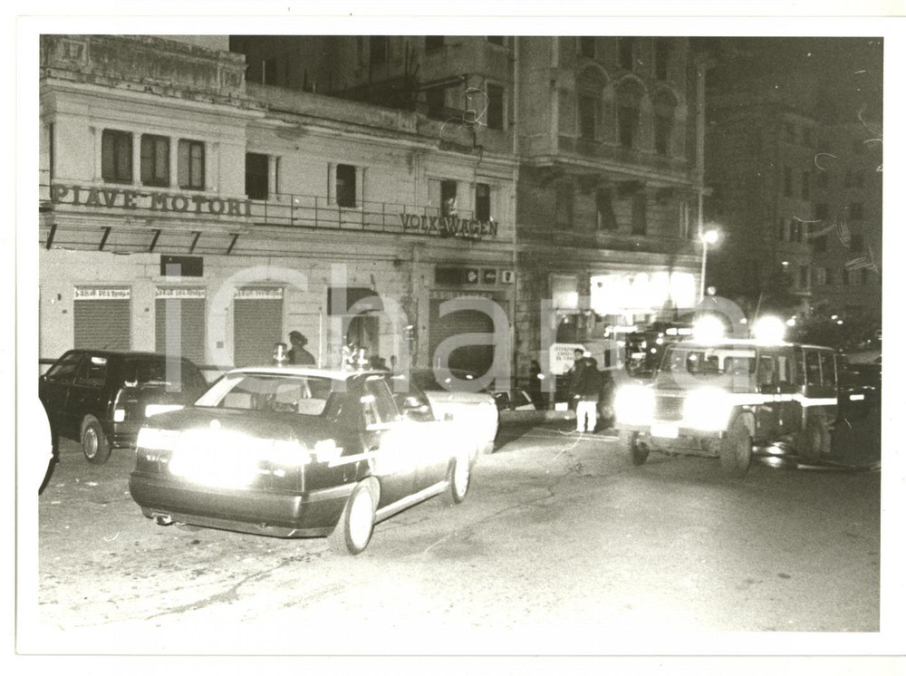 Fotografia d epoca originale 1997 GENOVA Discoteca VICTOR  Intervento dei CARABINIERI Foto VINTAGE 13x18 1