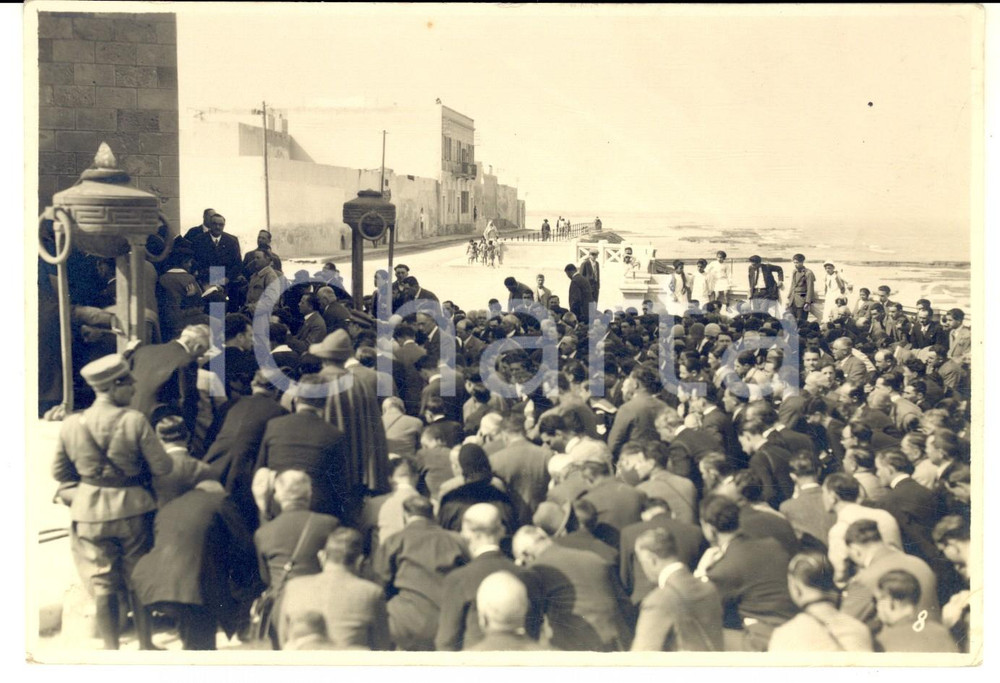 Fotografia d epoca originale 1930 ca TRIPOLI Folla di italiani durante cerimonia Foto Giuseppe PUCCI 18x12 1