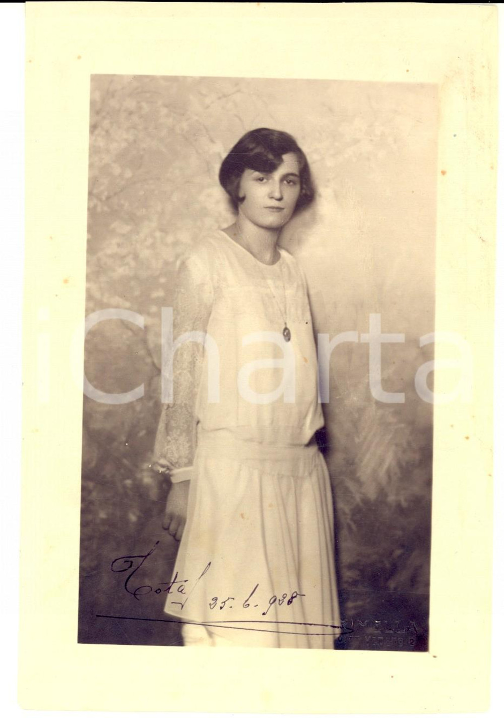 Fotografia d epoca originale 1928 MILANO Ritratto di giovane donna  Foto VINTAGE M. CRIMELLA 12x17 cm 1