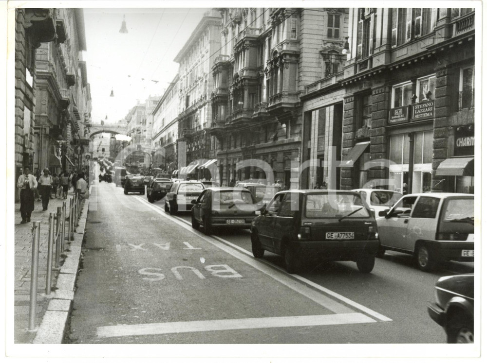 Fotografia d epoca originale 1990 ca GENOVA Veduta del traffico in via XX SETTEMBRE Foto VINTAGE 24x18 1