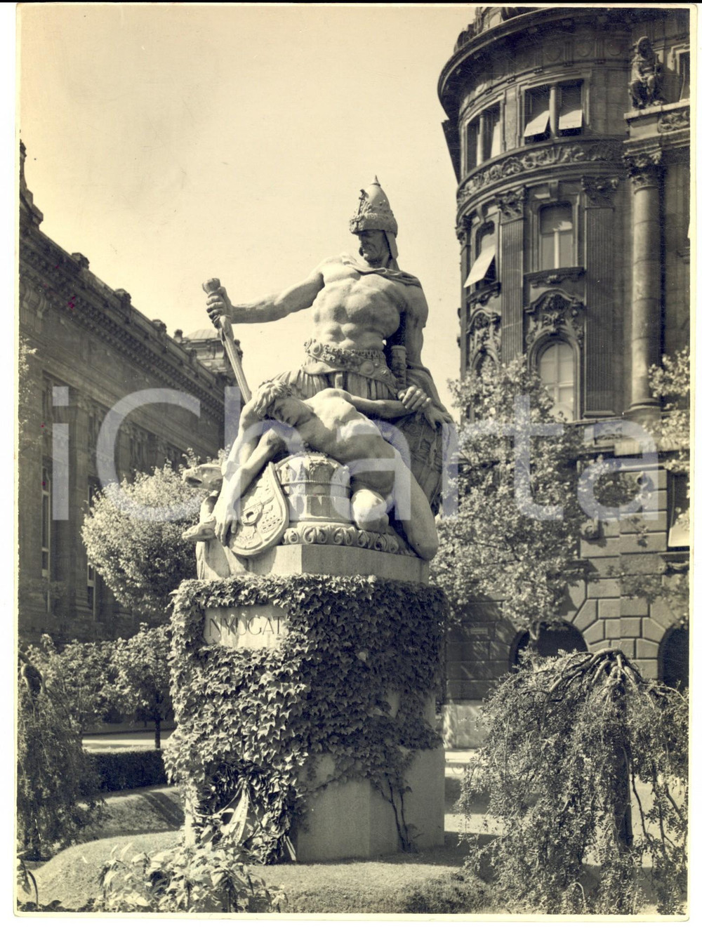 Fotografia d epoca originale 1930 ca BUDAPEST Monumento dell Irredentismo ungherese  L Ovest Foto 18x24 1