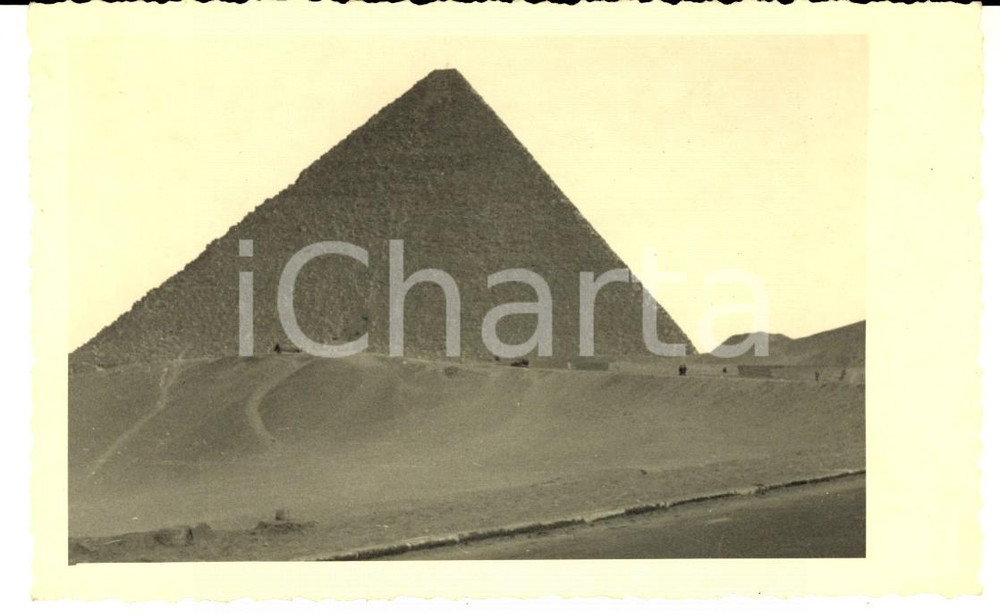 Fotografia d epoca originale 1930 ca EGITTO Una piramide nel deserto  Foto cartolina ANIMATA VINTAGE 1