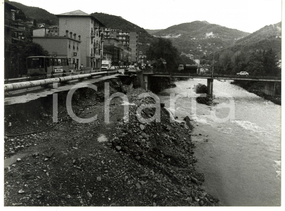 Fotografia d epoca originale 1990 ca AREA DI GENOVA Danni causati dal maltempo Fotografia VINTAGE 24x18 1