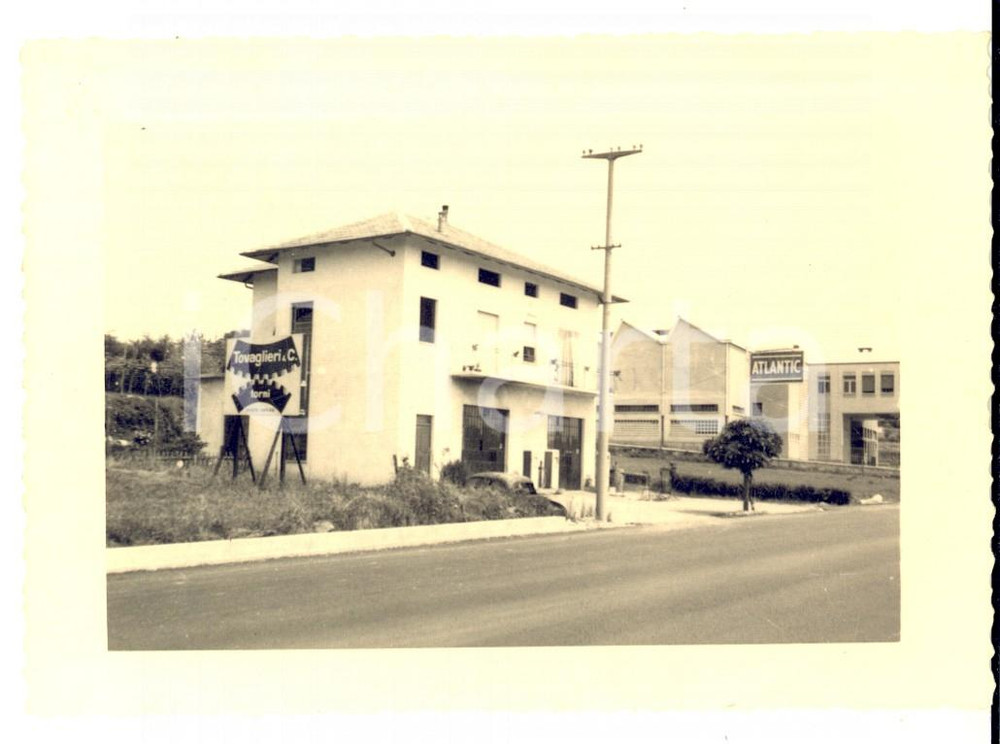 Fotografia d epoca originale 1964 ITALIA Periferia con pubblicitÃ  TOVAGLIERI torni BUSTO ARSIZIO Foto 12x9 1