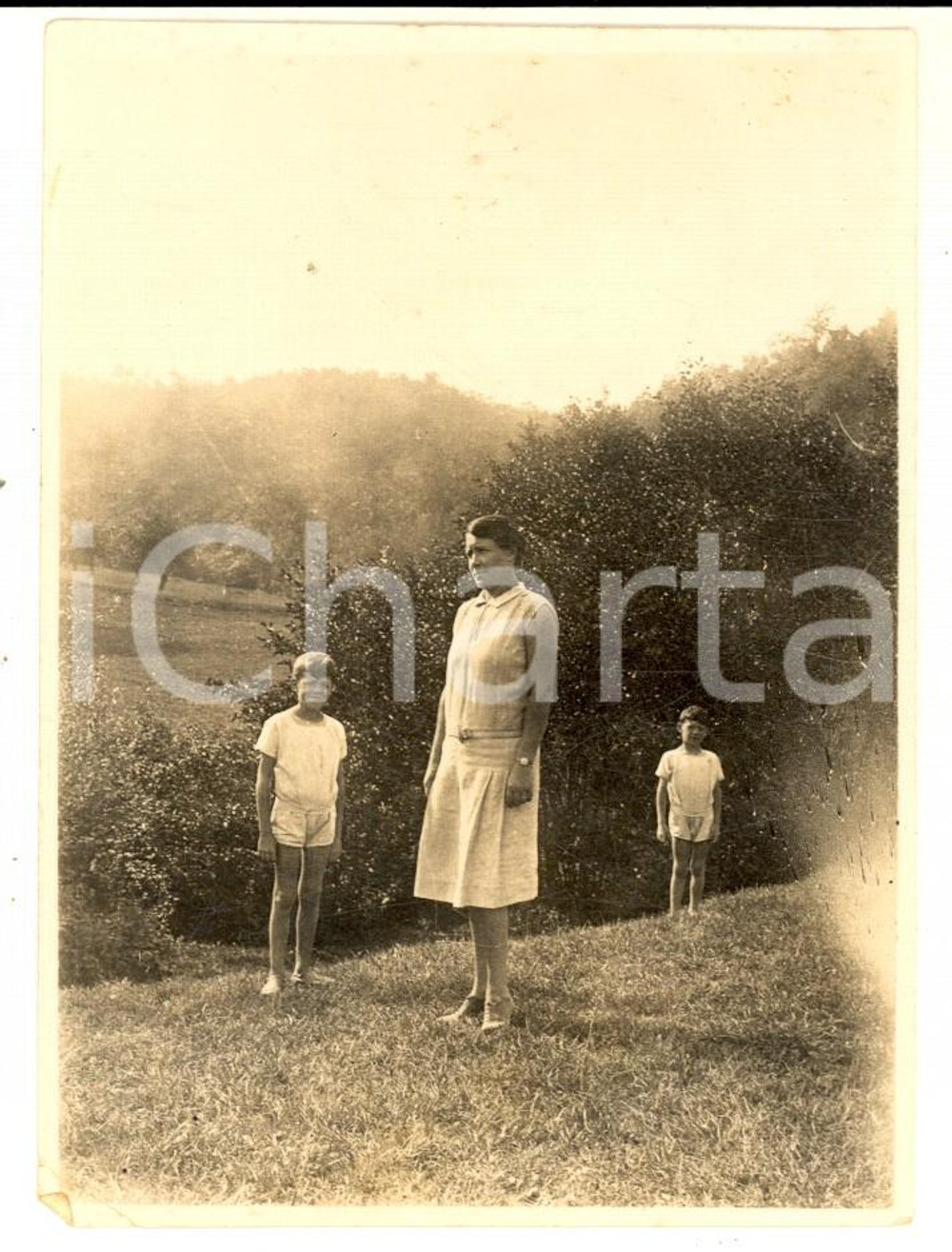 Fotografia d epoca originale 1929 MIGNANEGO  GIOVI GE Ritratto di famiglia in giardino  Foto 8x11 1