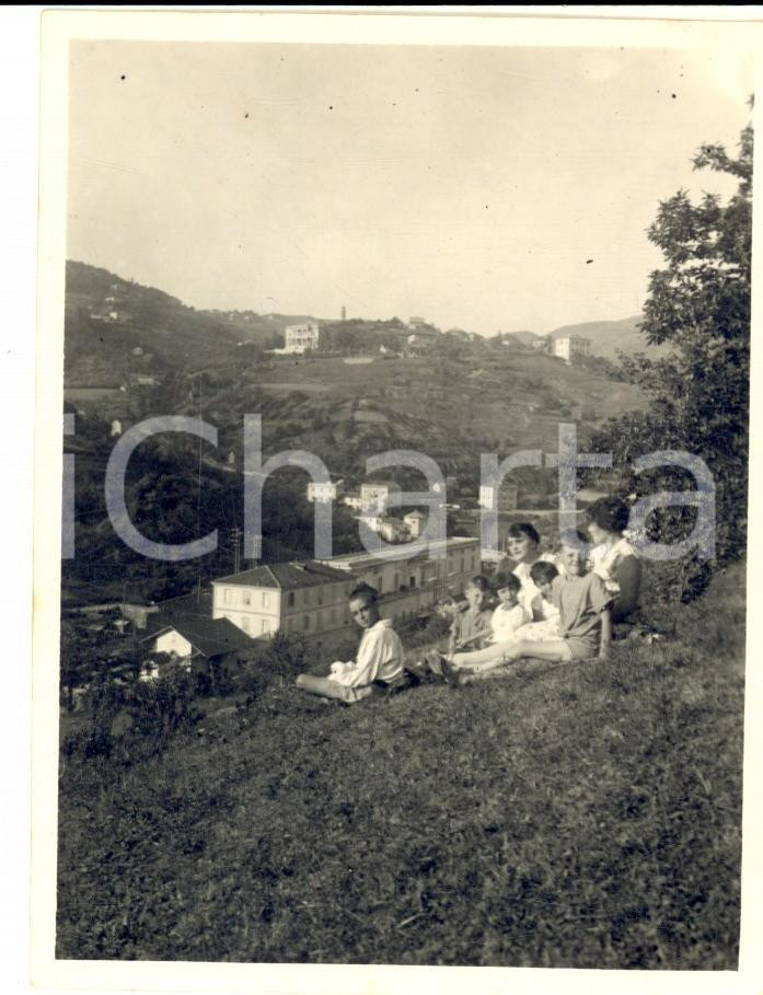 Fotografia d epoca originale 1928 MIGNANEGO / GIOVI GE Ritratto di famiglia in collina   Foto 8x11 cm 1