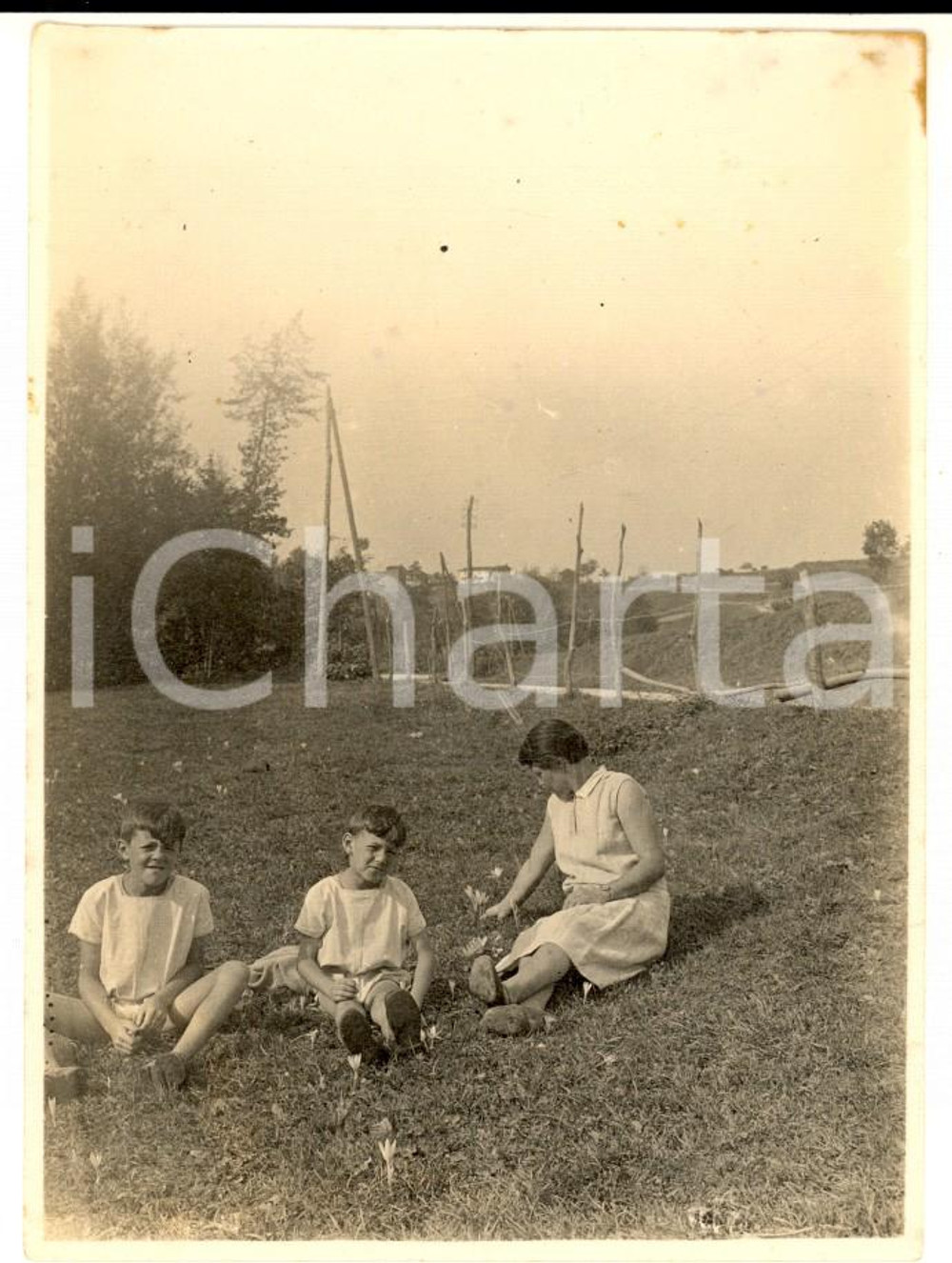 Fotografia d epoca originale 1929 MIGNANEGO / GIOVI GE Ritratto di famiglia in giardino  Foto 8x11 1