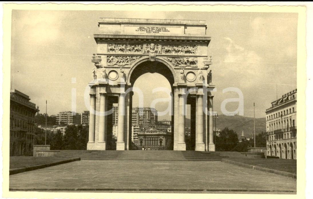 Fotografia d epoca originale 1940 ca GENOVA Veduta con l Arco della Vittoria  Foto cartolina VINTAGE 1