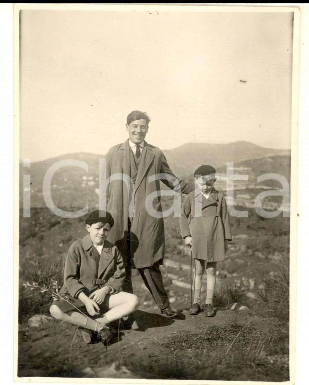 Fotografia d epoca originale 1928 MIGNANEGO / GIOVI GE Ritratto di un padre con i figli  Foto 8x11 1