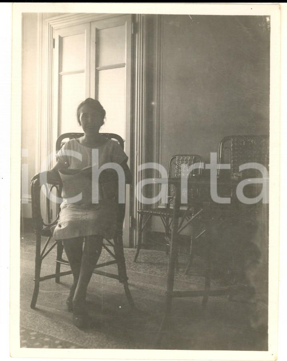 Fotografia d epoca originale 1928 MIGNANEGO / GIOVI GE Ritratto di giovane donna in lettura  Foto 8x11 cm 1