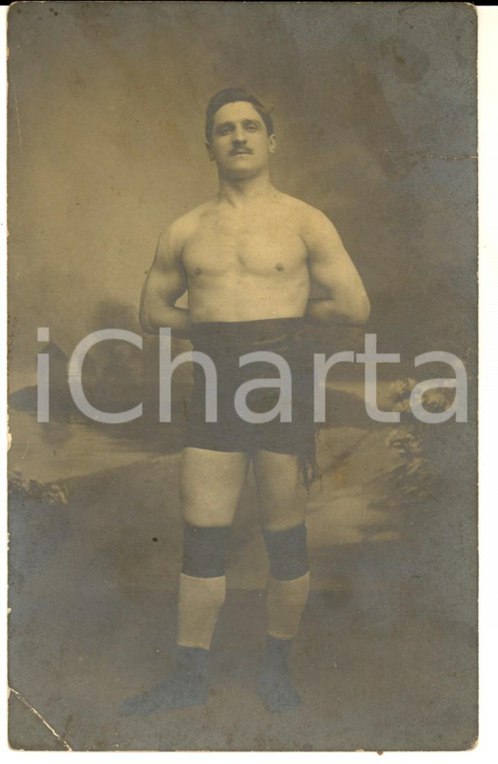 Fotografia d epoca originale 1910 ca ITALIA SPORT Ritratto di un lottatore  Foto cartolina VINTAGE 1