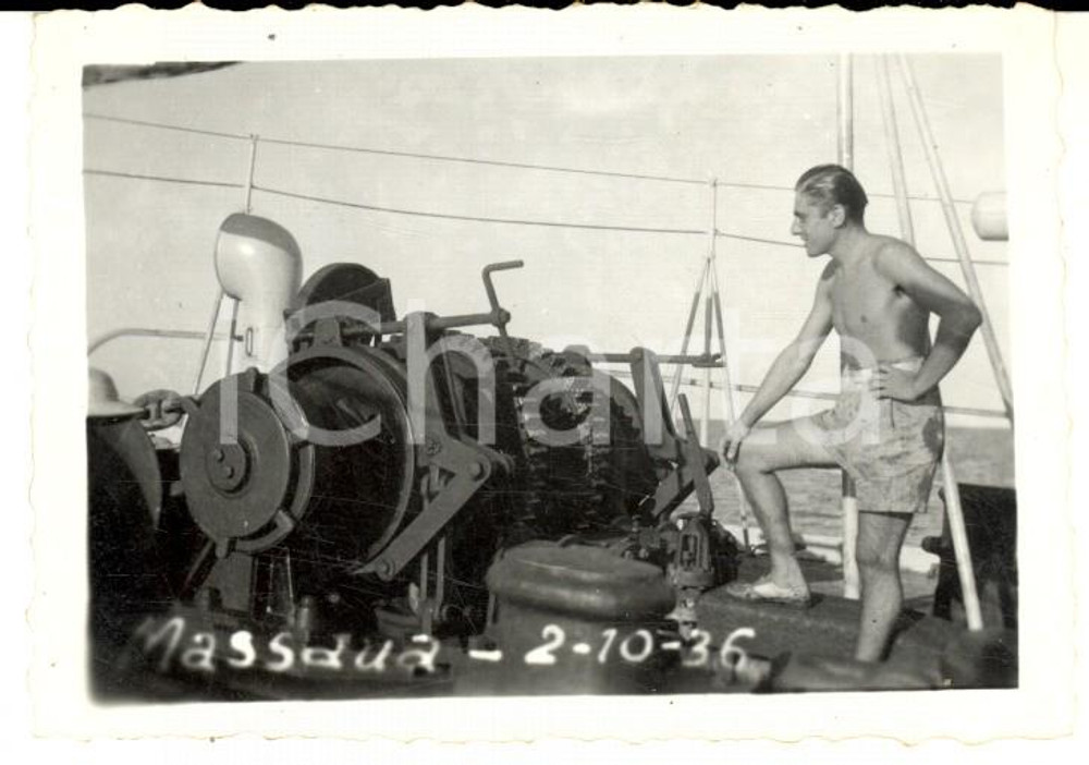 Fotografia d epoca originale 1936 AOI MASSAUA REGIA MARINA Marinaio italiano al lavoro Foto 9x6 cm 1