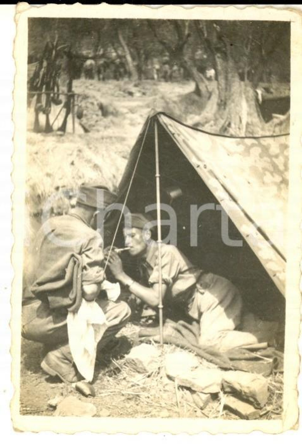 Fotografia d epoca originale 1938 PERINALDO IM Soldati si accendono una sigaretta in tenda  Foto 6x8 cm 1