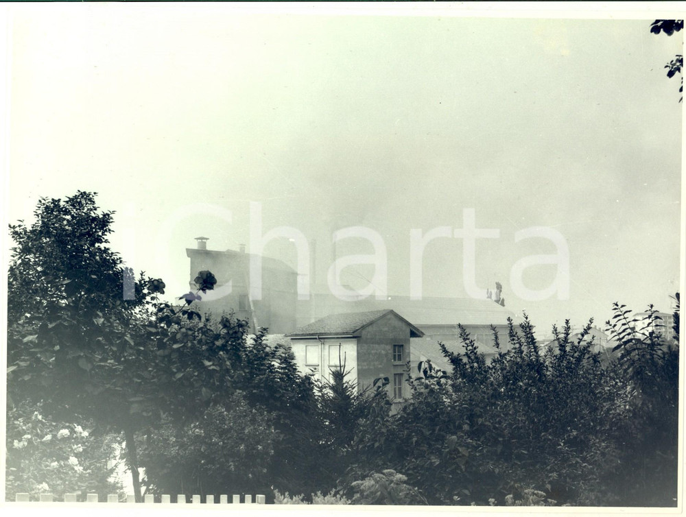 1963 STRADELLA Veduta con cementificio in attività *Foto PERDUCA 24x18 (4) Fotografia d'epoca, con timbro al verso. CONDIZIONI: G    originale e autentica 1