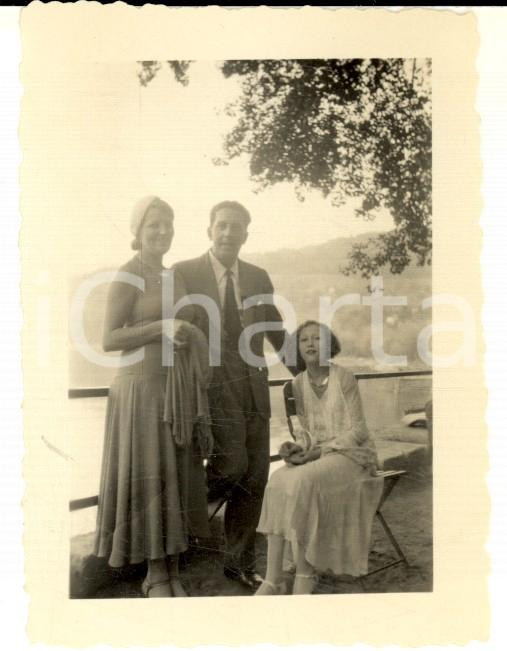 Fotografia d epoca originale 1932 LAGO DI AVIGLIANA Ritratto di famiglia al belvedere Fotografia 6x8 cm 1
