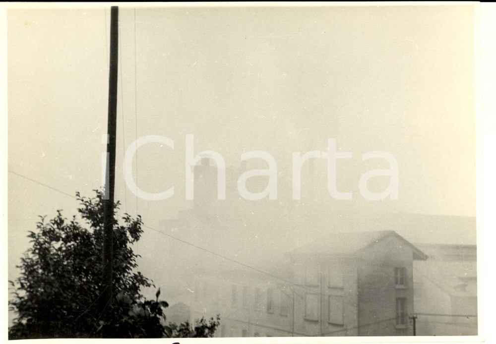 1958 STRADELLA Veduta con un cementificio in attività tra i fumi *Foto PERDUCA 