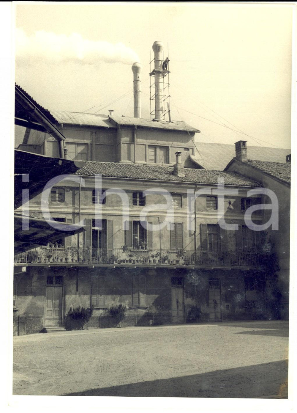 Fotografia d epoca originale 1961 STRADELLA Cortile con cementificio in attività Foto PERDUCA 12x18 1