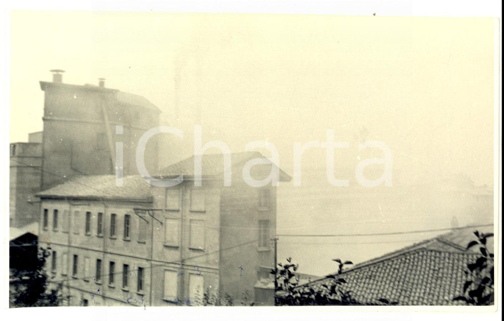 1958 STRADELLA Veduta con cementificio in attività tra i fumi *Foto PERDUCA