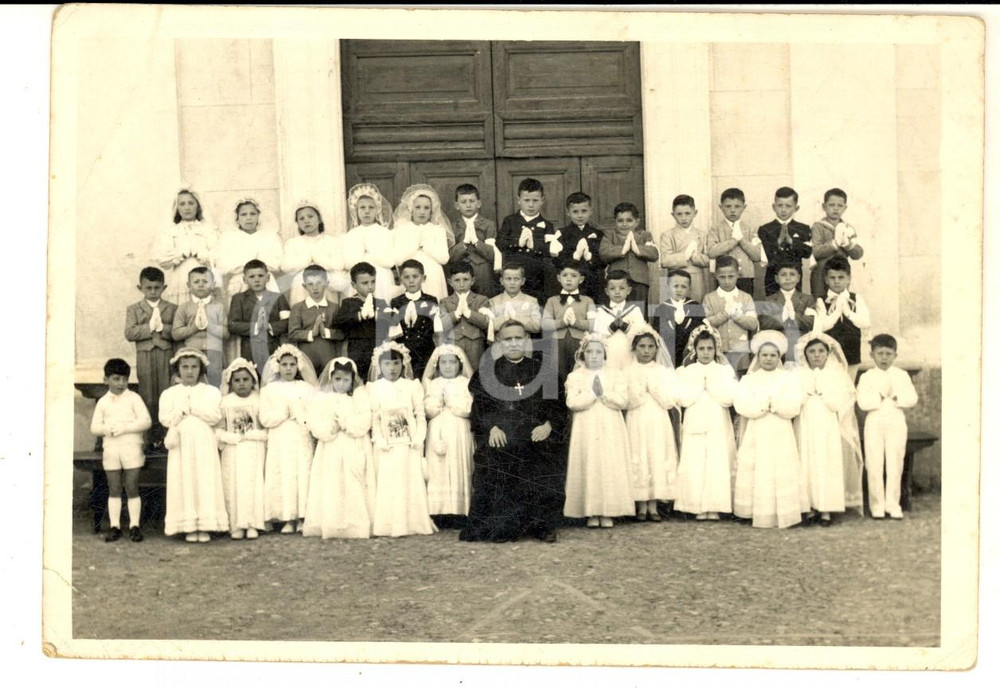 Fotografia d epoca originale 1960 ca ITALIA Sacerdote con bambini alla Prima Comunione Foto VINTAGE 15x10 cm 1