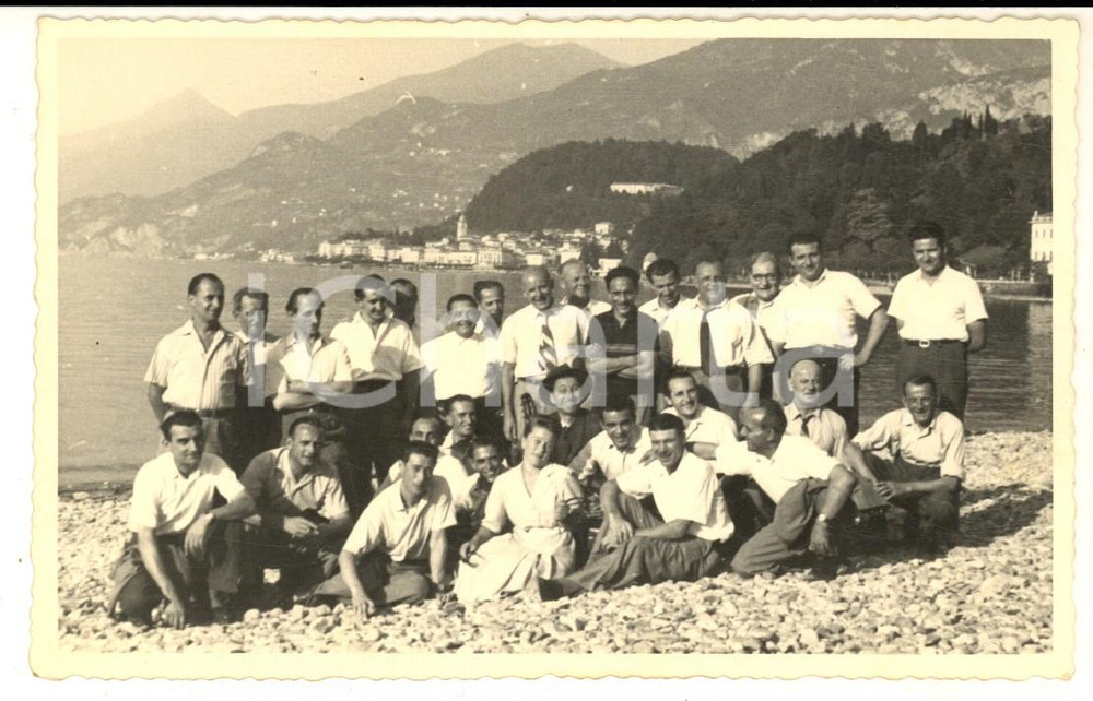 Fotografia d epoca originale 1960 ca LAGO DI COMO Gruppo di colleghi durante un raduno  Foto VINTAGE 1