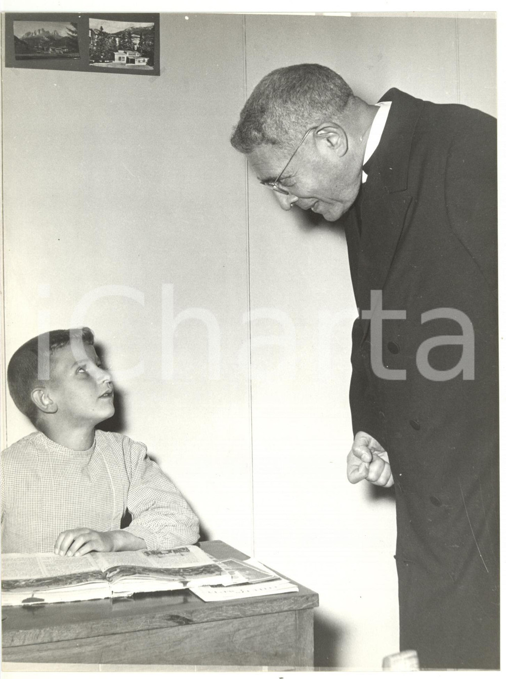 Fotografia d epoca originale 1959 ROMA Villa Nazareth  Card. Domenico TARDINI interroga uno scolaro Foto 1