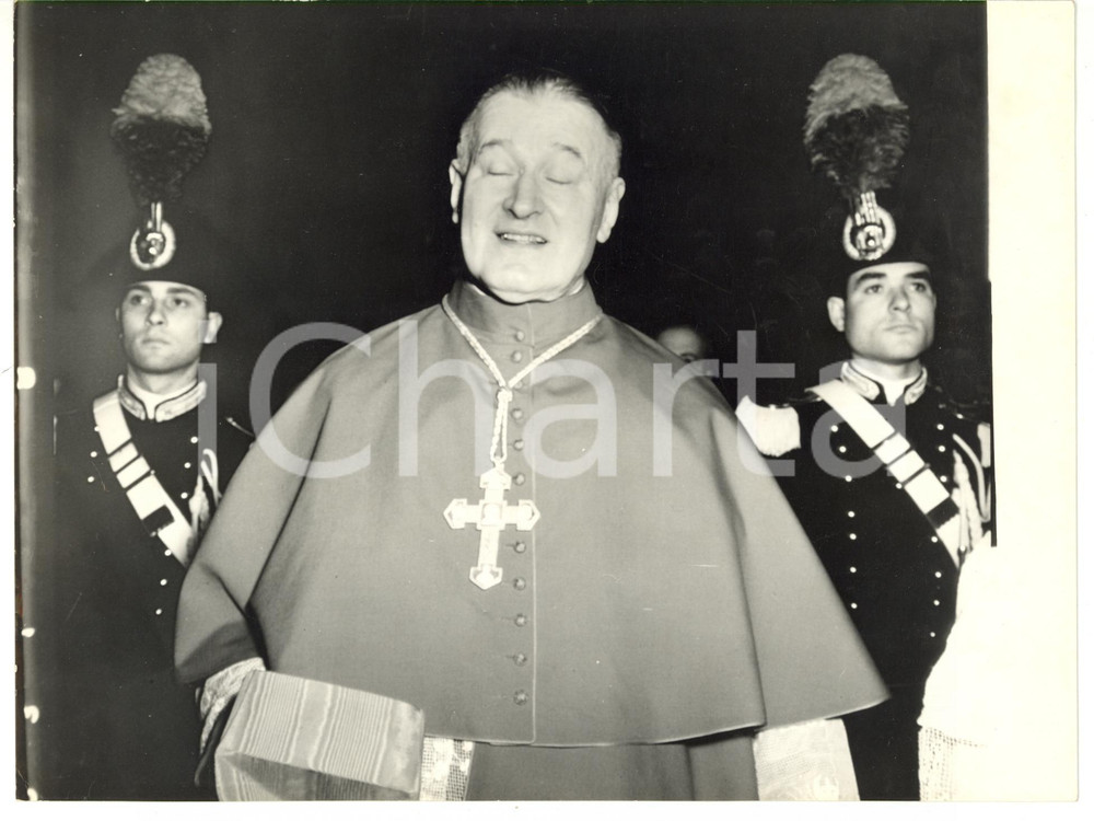 Fotografia d epoca originale 1955 ca ROMA Card. Marcello MIMMI scortato dai Carabinieri  Fotografia 24x18 1