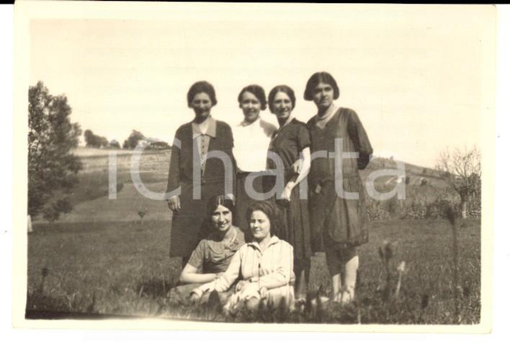 Fotografia d epoca originale 1930 SAN MARZANO OLIVETO Famiglia al femminile in campagna Foto VINTAGE 9x6 cm 1