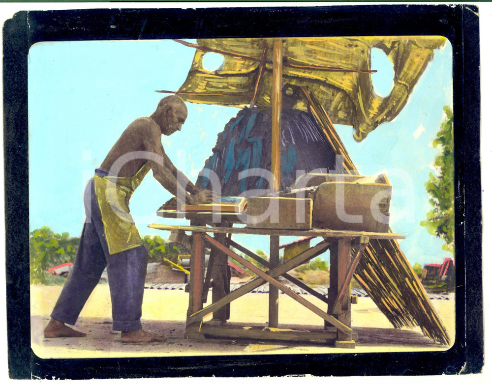 Fotografia d epoca originale 1955 ca STRADELLA ? Operaio al lavoro in fabbrica di mattoni  Foto colorata 1