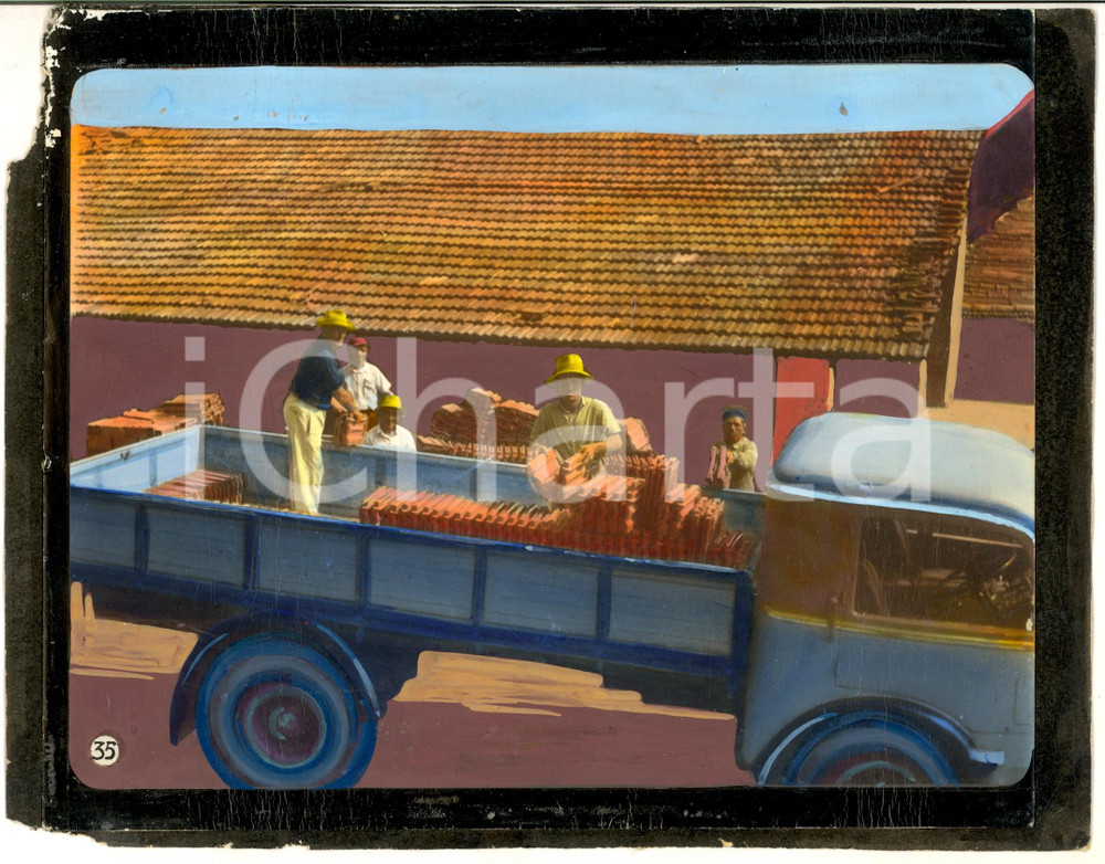 Fotografia d epoca originale 1955 ca STRADELLA ? Fabbrica mattoni  Operai preparano consegna FOTO COLORATA 1