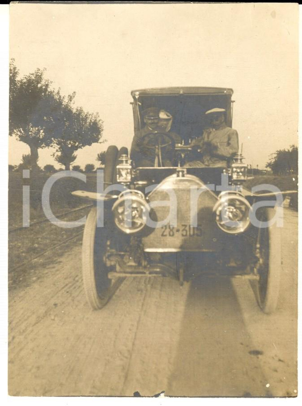 Fotografia d epoca originale 1910 ca s. l. ITALIA AUTOMOBILISMO Coppia con autista su FIAT Foto 8x11 1