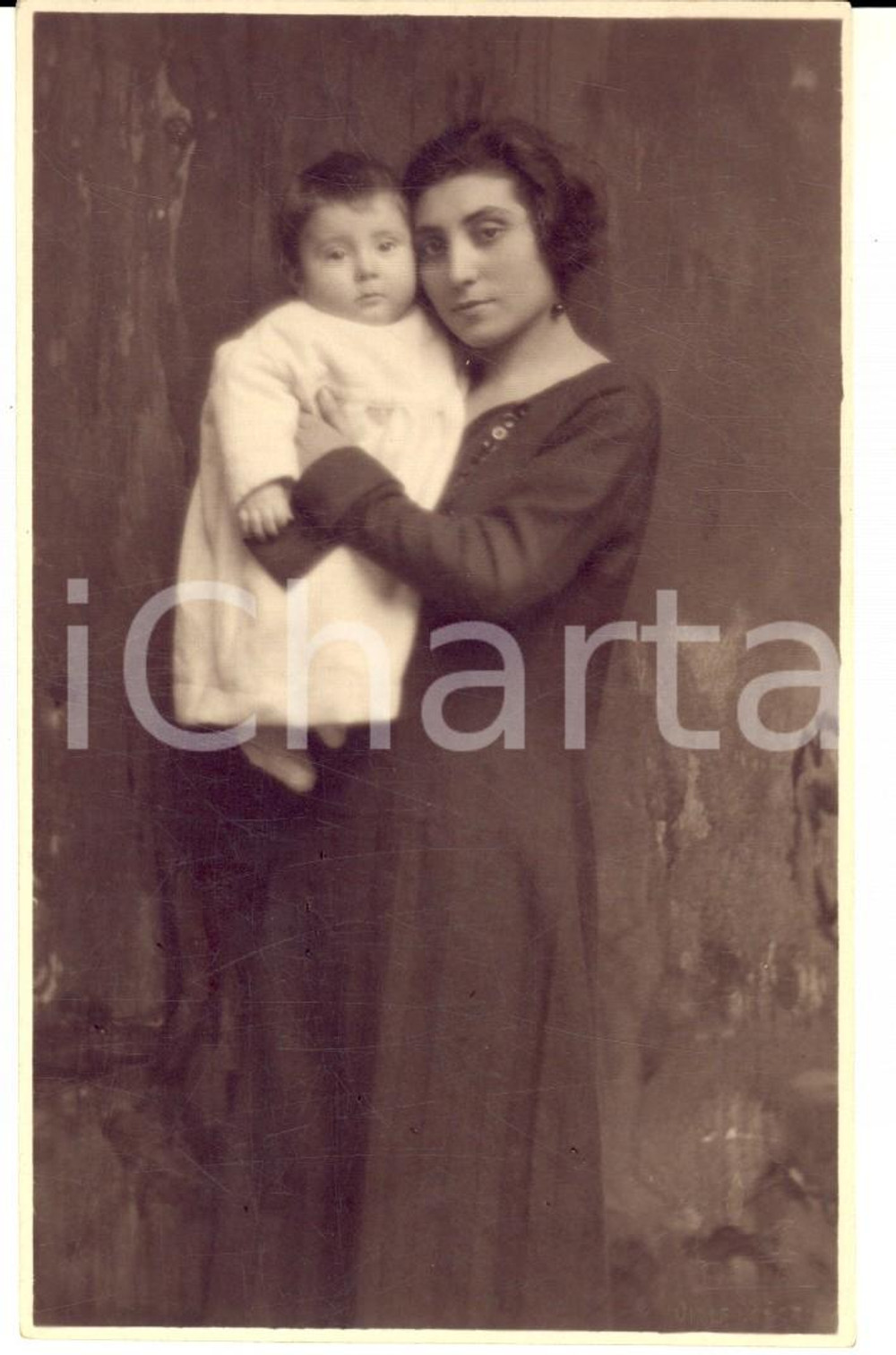 Fotografia d epoca originale 1925 ca UDINE Ritratto di madre con la figlia bambina Foto cartolina SERAI 1
