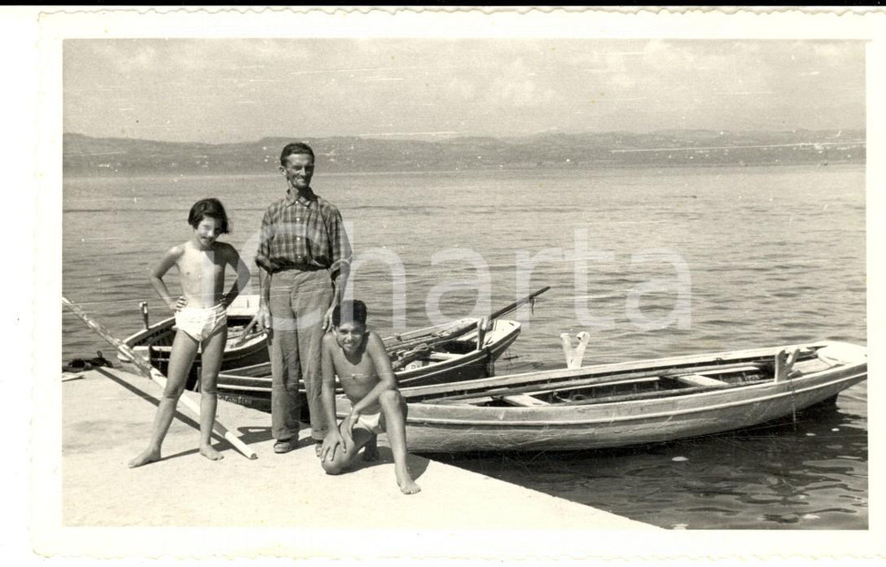 Fotografia d epoca originale 1950 ca LIGURIA Ritratto di famiglia al mare Fotografia VINTAGE 13x8 cm 1