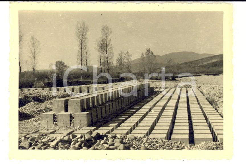 Fotografia d epoca originale 1953 AREA DI ALBA  Impresa I.C.E.S.C.  Disposizione di blocchi  Foto 10x7 cm 1