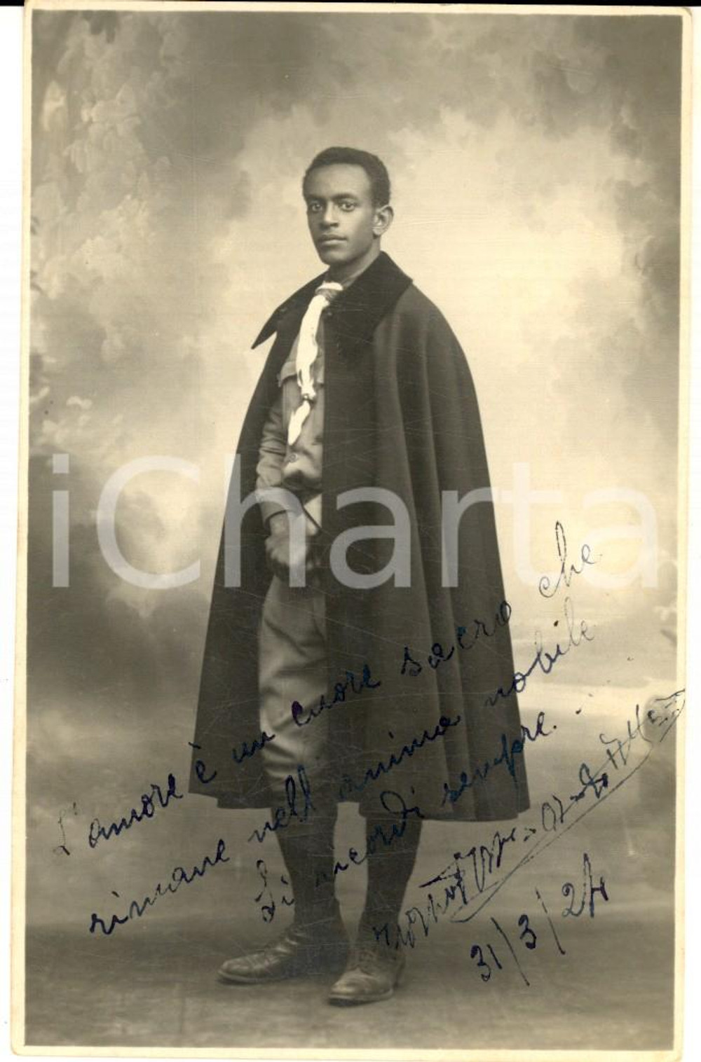 Fotografia d epoca originale 1924 BUSTO ARSIZIO Ritratto di giovane uomo con mantello Foto R. RUMI 1