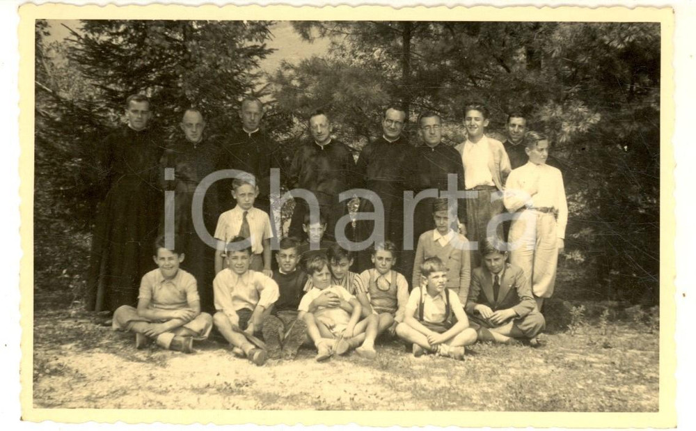 Fotografia d epoca originale 1930 ca MILANO Istituto ZACCARIA Sacerdoti con gli alunni  Foto cartolina 1
