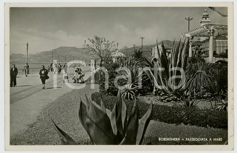 Cartolina originale da collezione 1942 BORDIGHERA IM Veduta della passeggiata a mare Cartolina animata FP VG 1