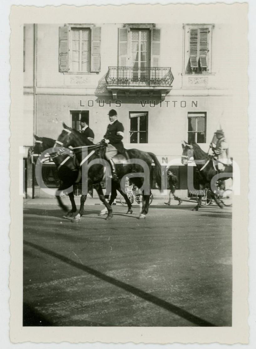 Fotografia d epoca originale 1949 NIZZA CARNEVALE Sfilata a cavallo  LOUIS VUITTON Foto 6x8 cm 1