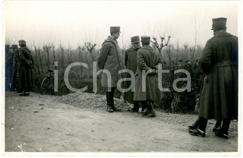 Fotografia d epoca originale 1917 WW1 CARSO ? Generali al fronte durante un ispezione  Foto 17x11 cm 1