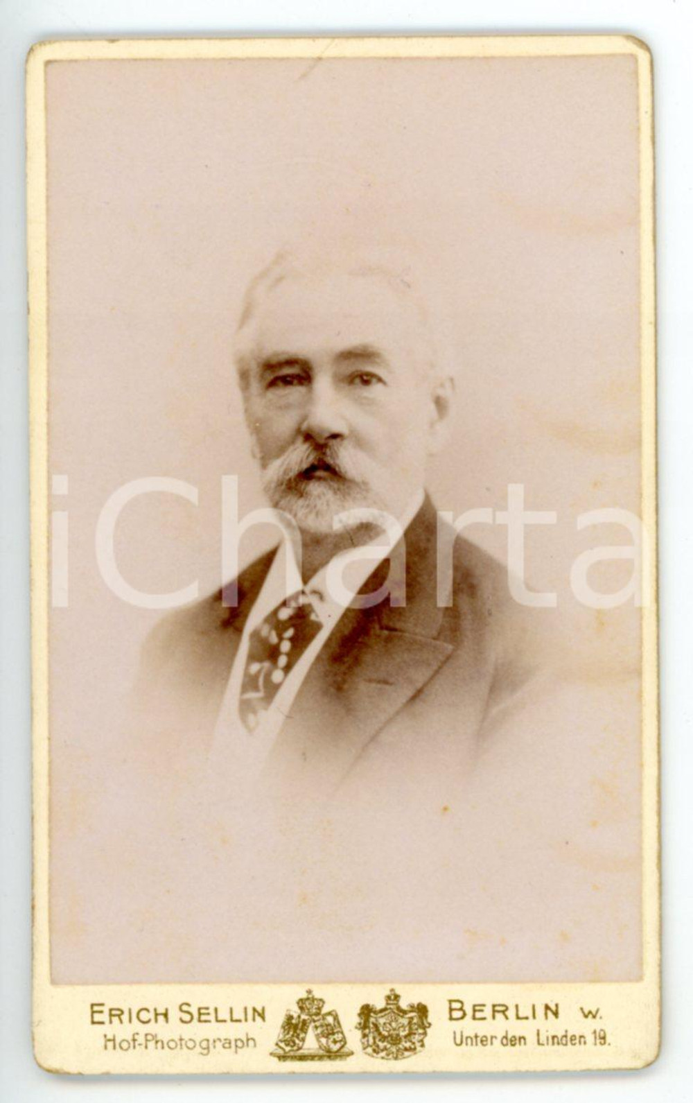 Fotografia d epoca originale 1900 ca BERLIN Ritratto di uomo anziano con cravattino a pois Foto SELLIN  CDV 1
