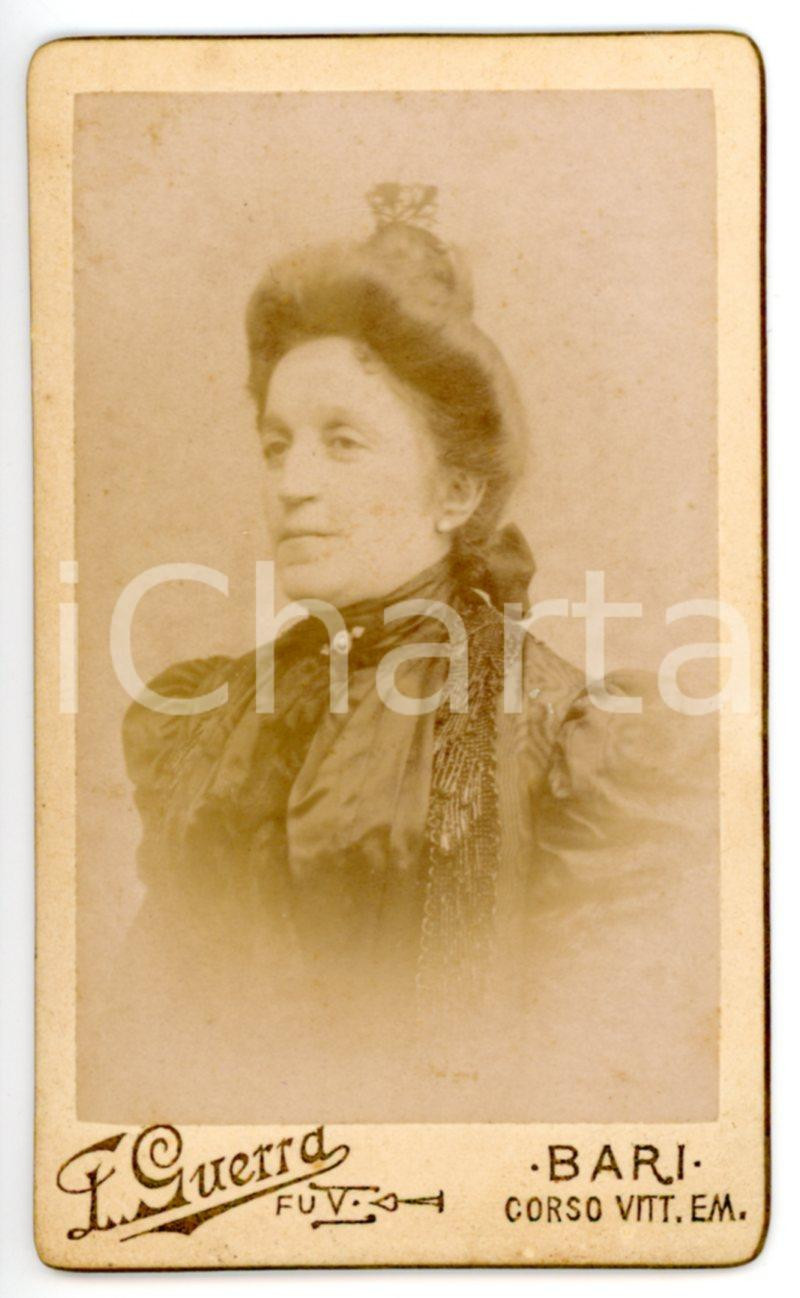 Fotografia d epoca originale 1900 BARI Ritratto Adriana TORIELLO CARBONE in abito ricamato Foto GUERRA CDV 1