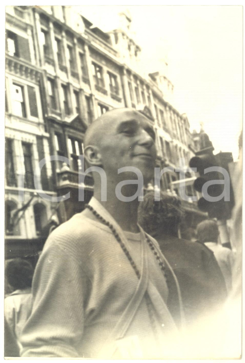 Fotografia d epoca originale 1970 ca MILANO Ritratto di un Hare Krishna in cittÃ   Foto VINTAGE 13x18 cm 1